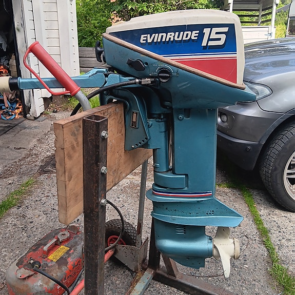Evinrude 15 hv 2-tahti perämoottori hyvä toimiva.