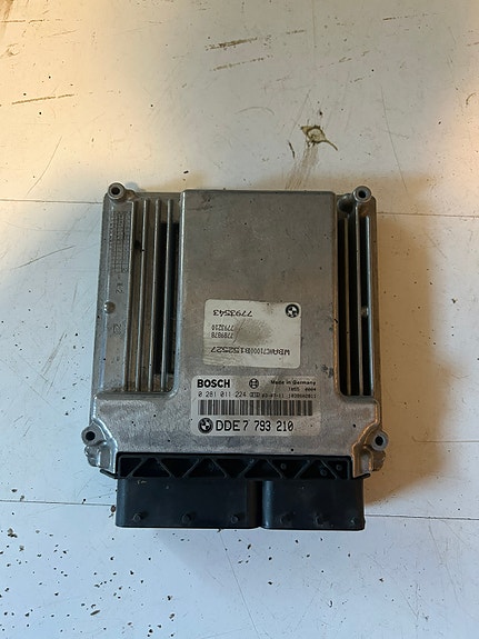 Bmw e60/e61 530d Euro 3 Ecu/Moottorinohjainlaite