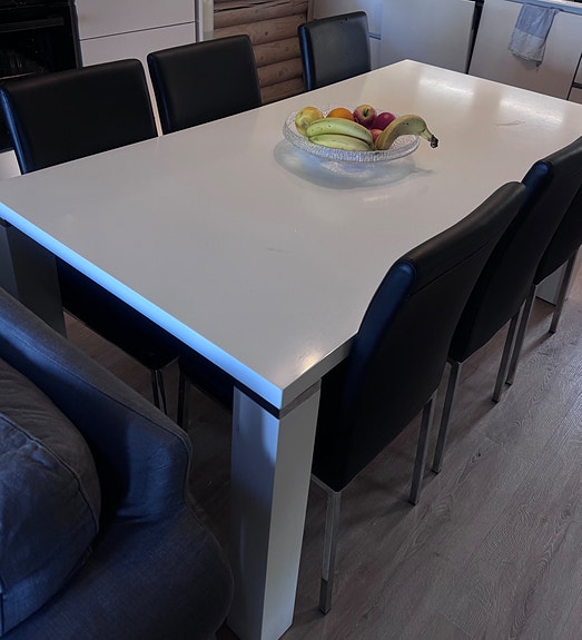 Myydään 6 mustaa ruokapöydän tuolia