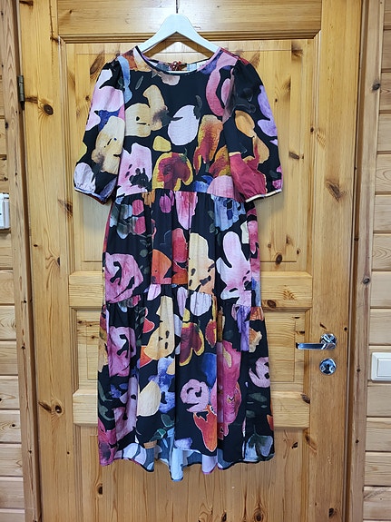 Kaiko Tiered Midi Dress