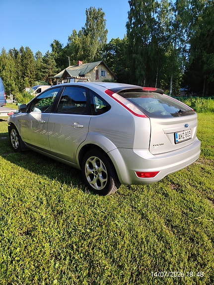 Ford Focus 1.6 bensa vm. 2009 – varaosia myynnissä