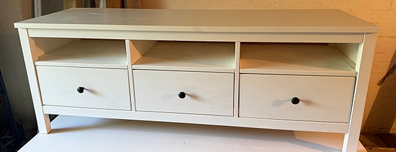 Ikean HEMNES TV taso