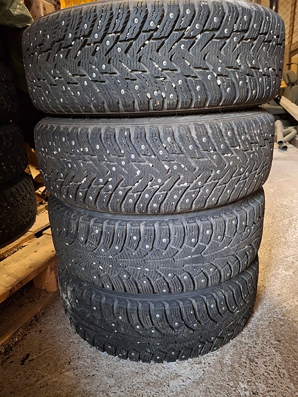 185/65 15 Nastat 4x100 vanteilla