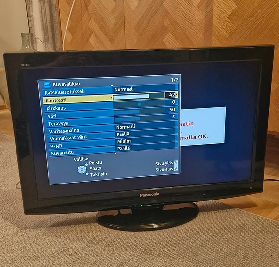 Panasonic 32" LCD-televisio