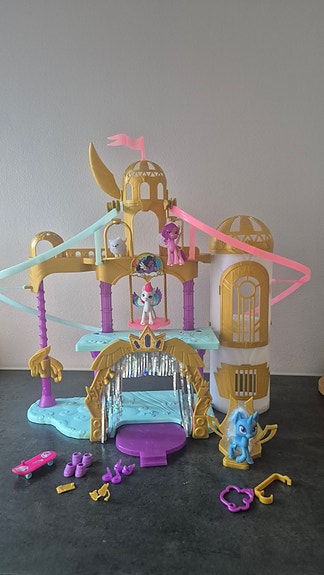 My Little Pony- linna + 3 ponia