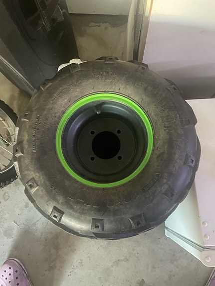 16x8-7 mönkijän renkaat vanteilla