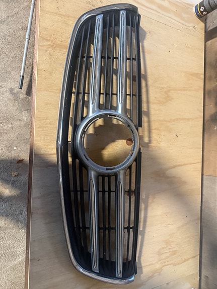 Mercedes-Benz etusäleikkö maski