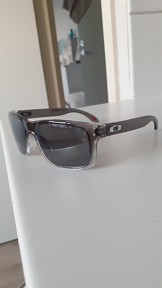 Oakleyn Holbrook aurinkolasit