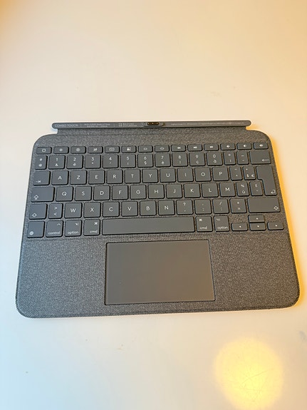 Logitech Combo Touch -näppäimistö iPadille (vain näppäimistö)