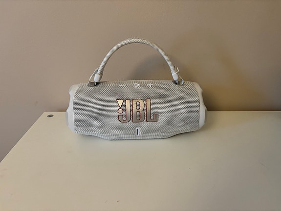 JBL Charge 6 valkoinen