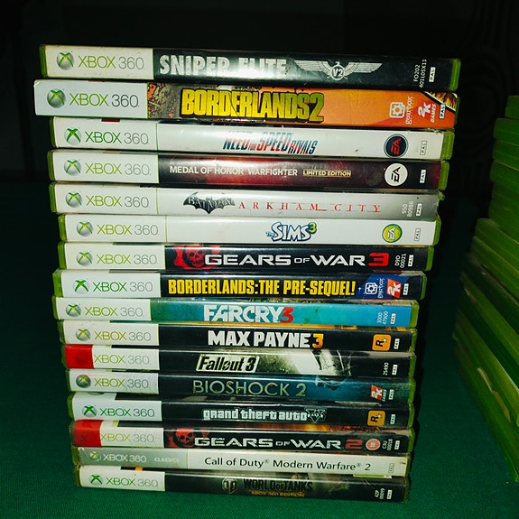 Xbox 360 pelit ja ohjaimet