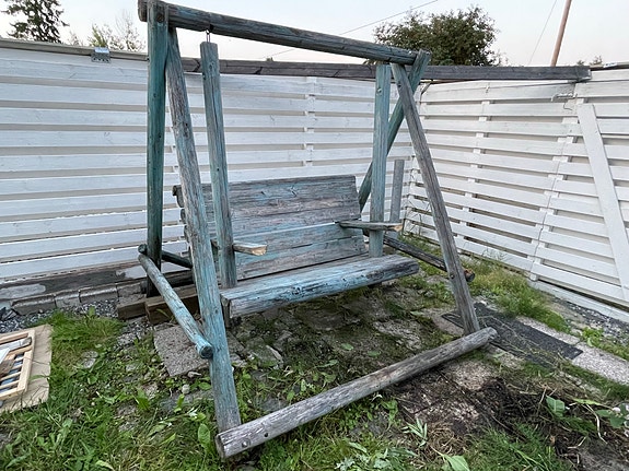 Puinen pihakeinu