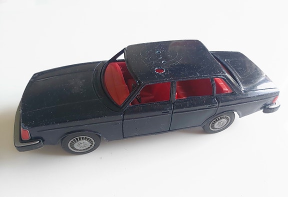 Vintage Ståhlberg Volvo 244 muoviauto (Made in Finland)