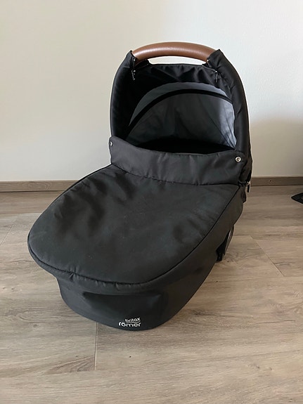 Britax Smile 3 vaunukoppa ja sadesuoja