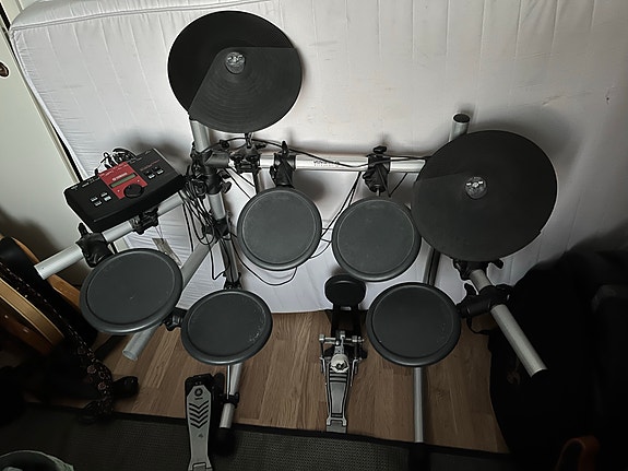 Yamaha DTXplorer sähkörummut