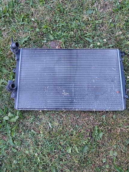 VW Passat 3c B6 1.9tdi bxe vm.2005-2010 jäähdytin
