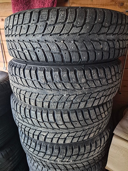 205/70R15 Nastarenkaat Nokian Nordman+