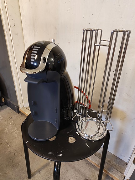 Dolce Gusto Kapselikeitin + kapseliteline