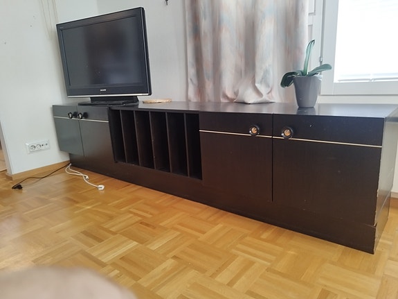 TV-taso kirjahylly, seinä kokonaisuus
