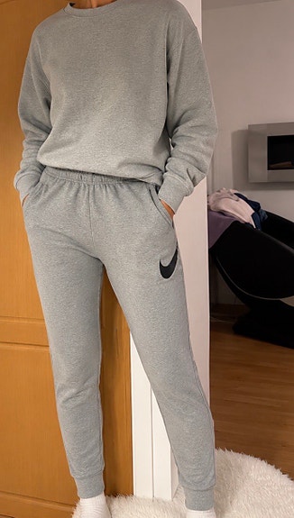 Siistit ja ehjät Nike Dri-FIT -housut (rennot)  mitat alla