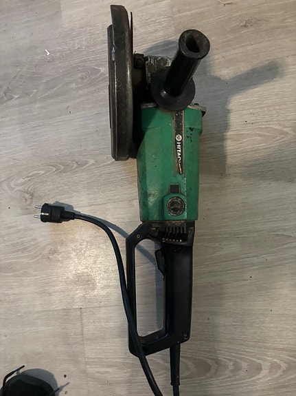 Järeä Hitachi 230 mm kulmahiomakone (rälläkkä)