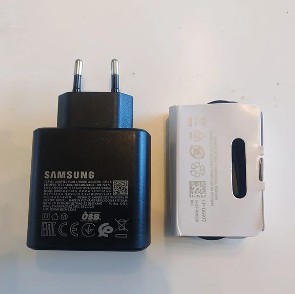 Samsung original 45W USB C -laturi 1m Samsung -kaapelilla
