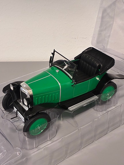 Opel 4 PS / 4/12 PS "Laubfrosch" 1:18 pienoismalli