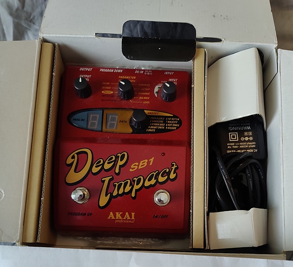 Akai Deep Impact SB1 (Alkuperäinen laatikko mukana!)