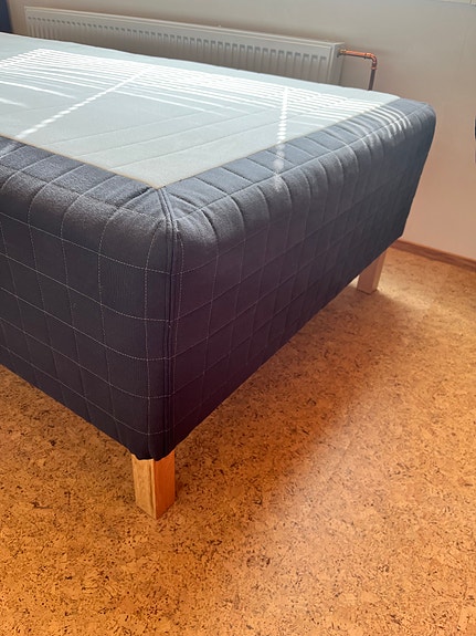 120 cm IKEA runkopatjasänky