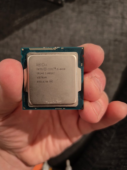Intel Core i5-4430 -prosessori + Intel-vakiojäähdytin (LGA1150)