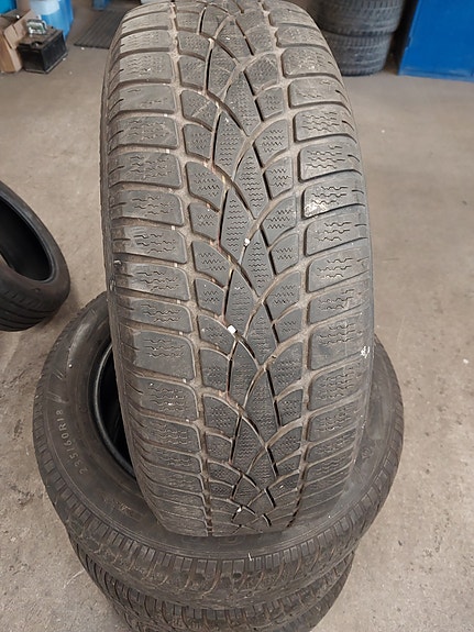 235/60-18 Dunlop kitkat