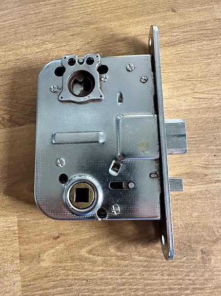 Abloy 4190 lukkorunko vasen, voin postittaa