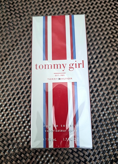 UUSI KÄYTTÄMÄTÖN Tommy Hilfiger Tommy Girl eau de toilette 50 ml