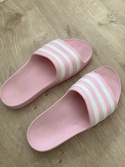 Adidas sandaalit