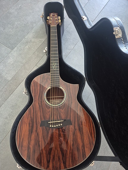 Ibanez EW50CBE elektroakustinen kitara + Stagg-kovakotelo