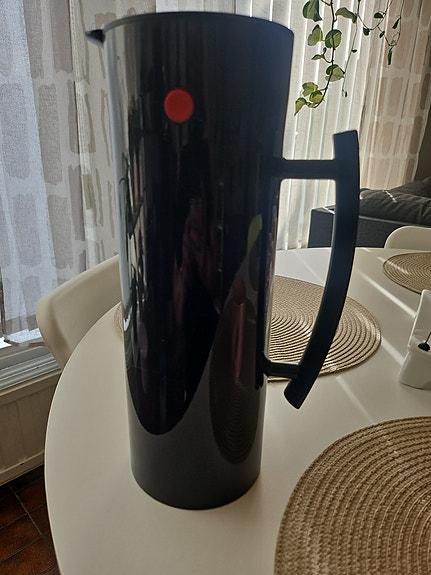 Iittala termoskannu musta