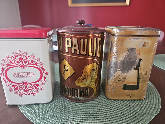 Vanhoja kahvipurkkeja, alkaen 2 €