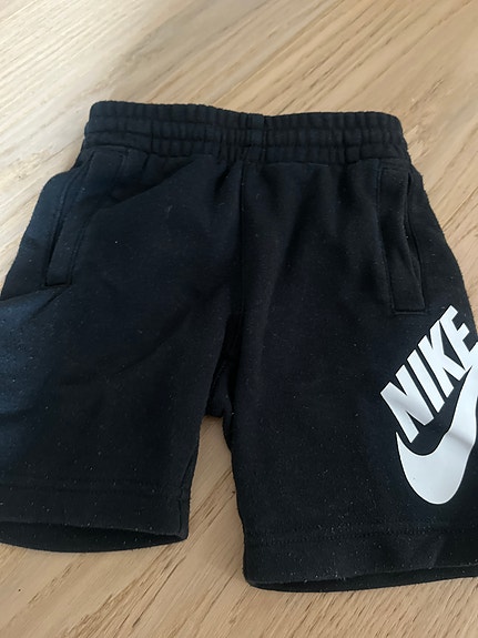 Nike shortsit