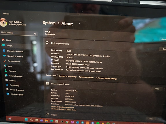 Microsoft Surface 6 Pro 2-in-1 tabletti/kannettava