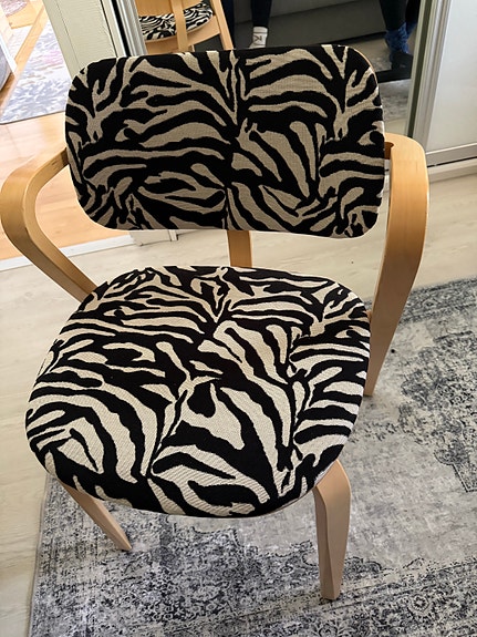 Artek Aslak Ilmari Tapiovaara nojatuoli zebra-verhoilulla