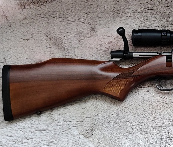Weatherby Vanguard kivääri, 308 win ja kiikarina Bushnell Elite 4200 (2,5-10x50)