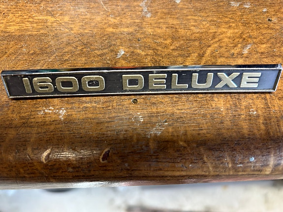 Ford 1600 Deluxe-merkki
