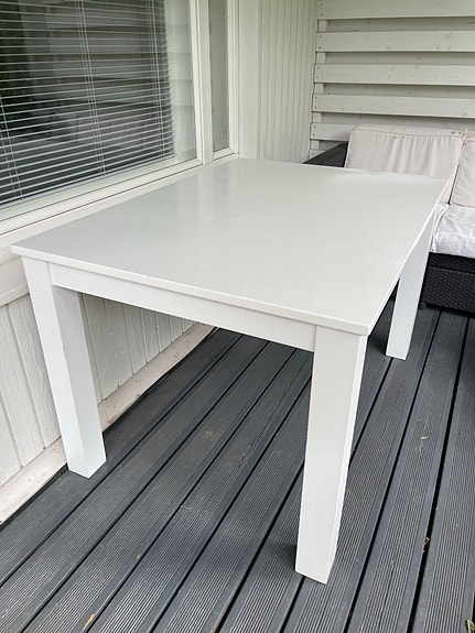 Neljän hengen ruokapöytä (85x120)