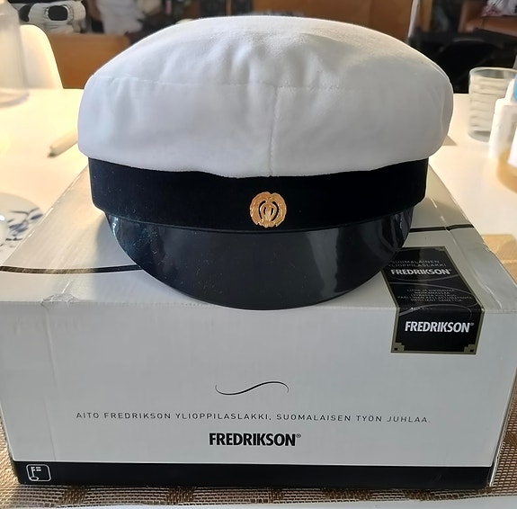 Ylioppilaslakki koko 54