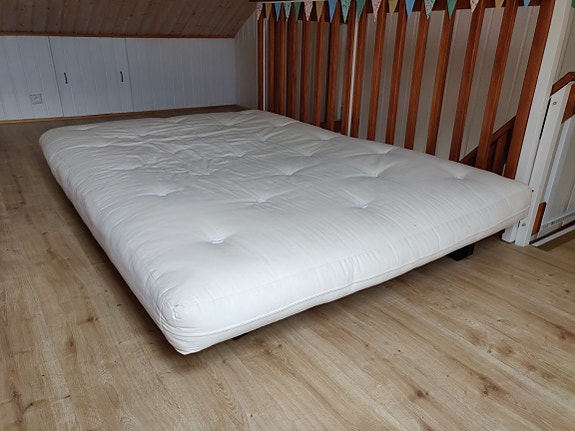 futon sänky