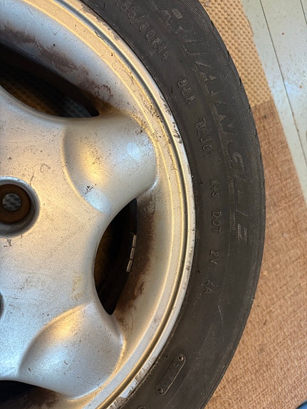 Nissan Micra kesärenkaat vanteilla