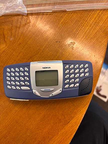 Nokia QWERTY-näppäinpuhelin sininen