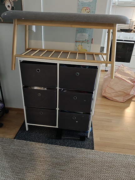 kenkäpenkki, säilytys hylly koreilla, koriste penkki.