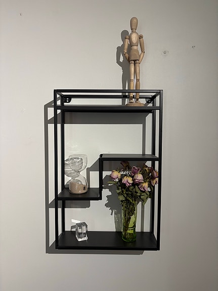 IKEA seinähylly