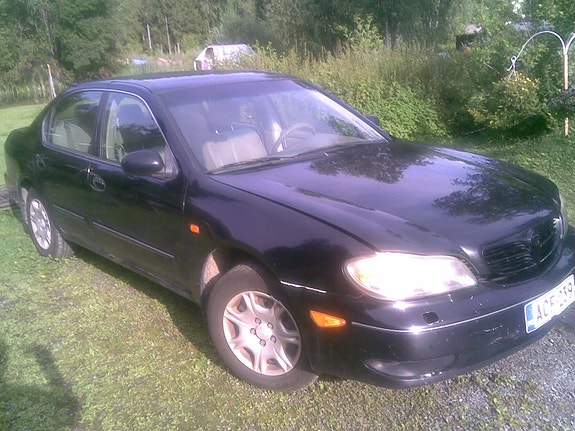 nissan maxima a33 mustia purkuautoja